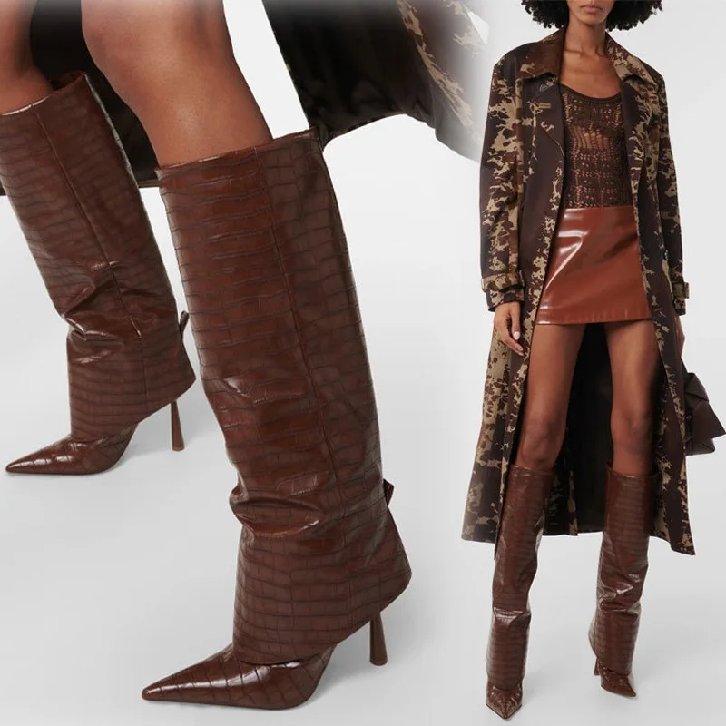 Street Fashion Rome - Eilyken 2026 Autumn Winter Design Knee